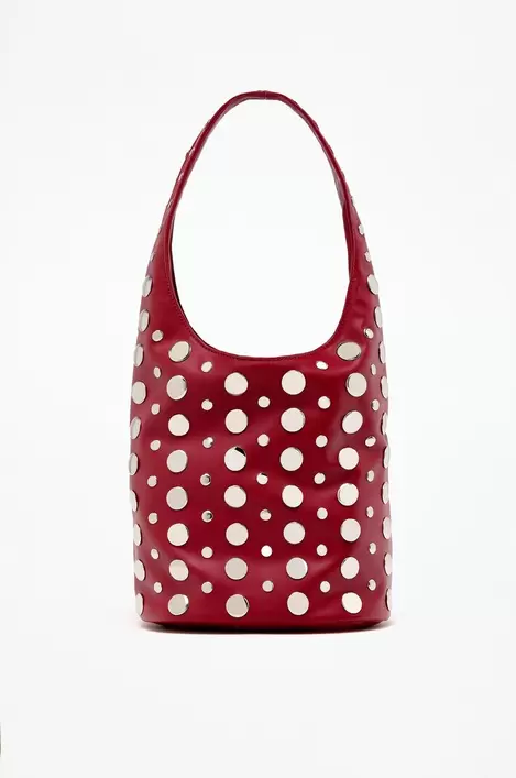 Oferta de Bolso saco tachas por 25,99€ en Lefties