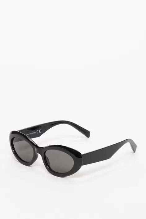 Oferta de Gafas ovaladas anchas por 4,99€ en Lefties