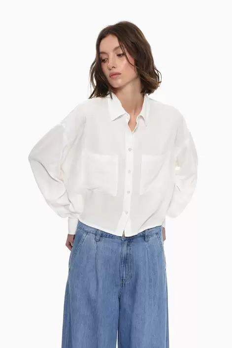 Oferta de Camisa oversize rústica bolsillos por 12,99€ en Lefties