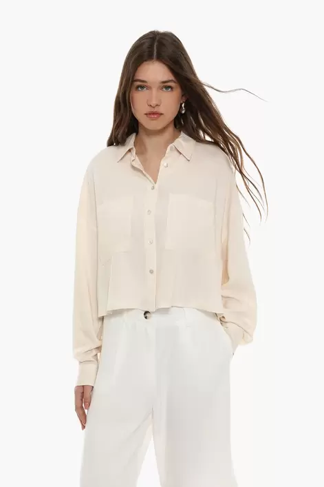 Oferta de Camisa oversize rústica bolsillos por 12,99€ en Lefties