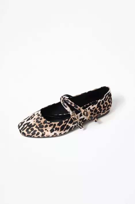 Oferta de Bailarina animal print por 15,99€ en Lefties