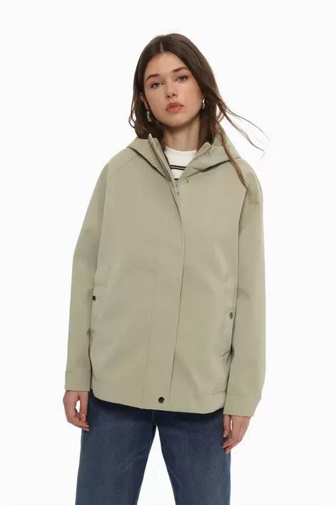 Oferta de Parka corta engomada por 29,99€ en Lefties