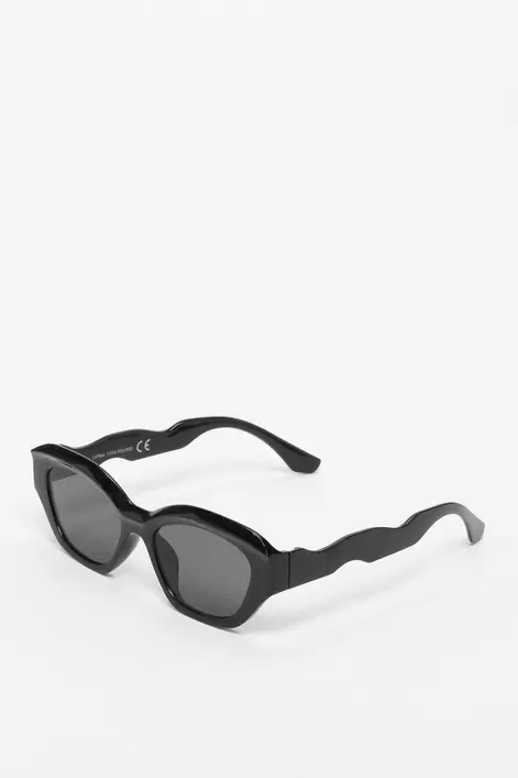 Oferta de Gafas cat eye irregular por 4,99€ en Lefties