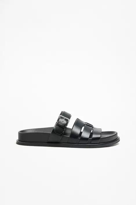 Oferta de Sandalia plana tiras por 22,99€ en Lefties