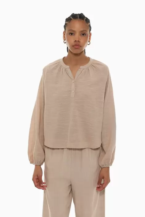 Oferta de Blusa rústica por 12,99€ en Lefties