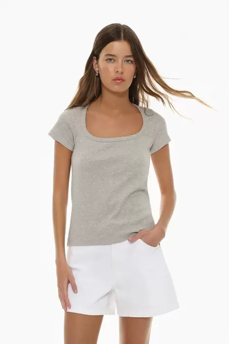Oferta de Camiseta canalé cuello olla por 7,99€ en Lefties