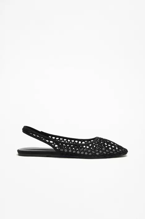 Oferta de Bailarina destalonada crochet por 22,99€ en Lefties