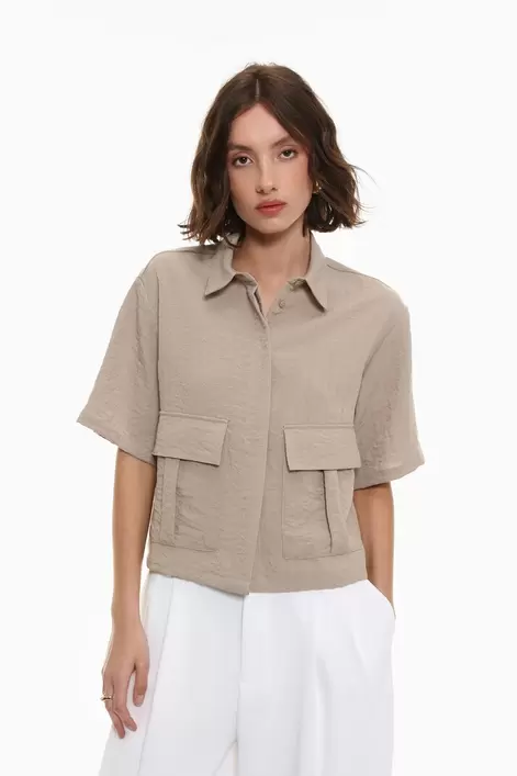 Oferta de Camisa cropped bolsillos por 15,99€ en Lefties