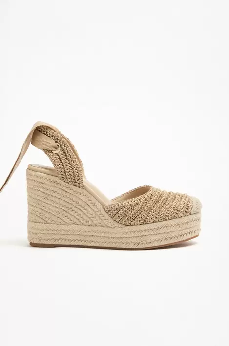 Oferta de Alpargata cuña plataforma por 29,99€ en Lefties