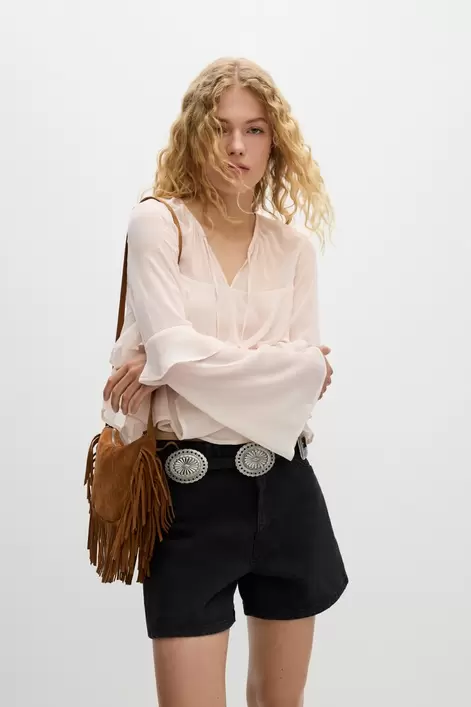 Oferta de Blusa volantes lazada por 17,99€ en Lefties