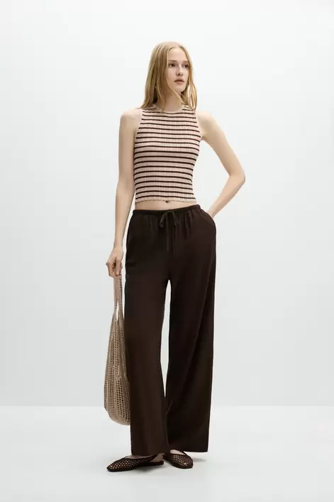 Oferta de Top sin mangas canalé por 9,99€ en Lefties