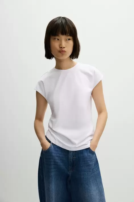 Oferta de Camiseta fruncido asimétrico por 4,99€ en Lefties
