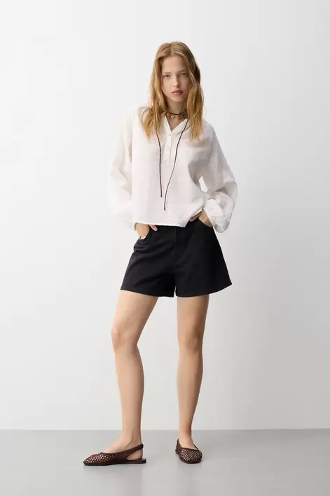 Oferta de Short mom fit por 12,99€ en Lefties