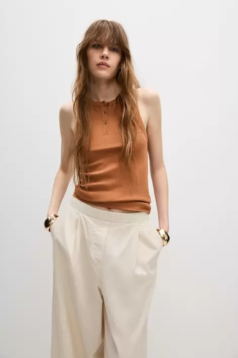 Oferta de Camiseta nadadora botones por 7,99€ en Lefties