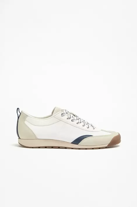Oferta de Zapatilla deportiva por 26,99€ en Lefties