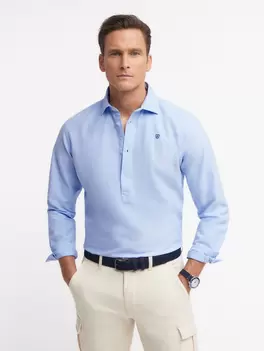 Oferta de POLERA OXFORD SOLID CELESTE por 25,95€ en Álvaro Moreno