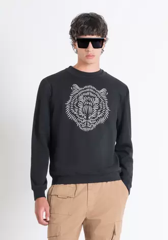 Oferta de Sudadera Regular Fit De Tejido Sostenible De Mezcla De Algodón Y Estampado De Tigre De Goma por 89€ en Antony Morato