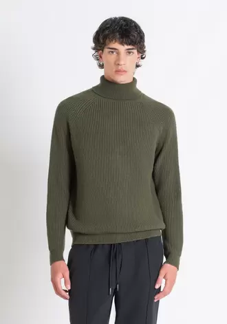 Oferta de Suéter De Cuello Alto Verde Regular Fit De Mezcla De Lana por 44,5€ en Antony Morato