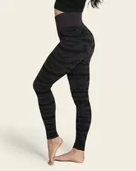 Oferta de Sculpting High-Waisted Graphic Active Legging por 51€ en Leonisa