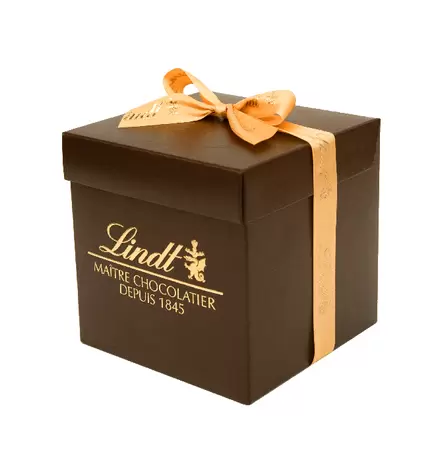 Oferta de LINDOR Caja Regalo con Lazo 1kg por 44,99€ en Lindt