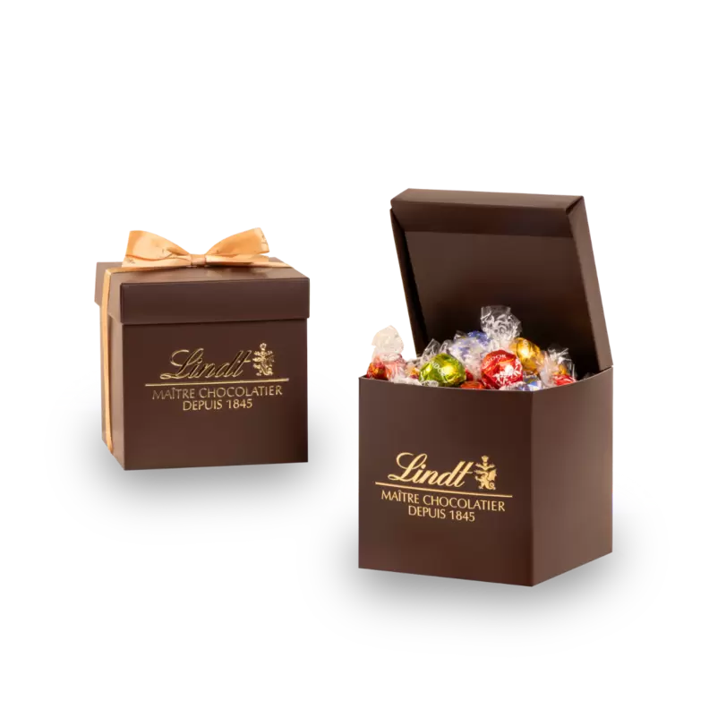 Oferta de LINDOR Caja Regalo con Lazo 1kg por 61,99€ en Lindt