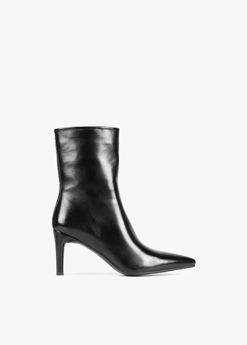 Oferta de Botín tacón negro por 119€ en Lola Casademunt