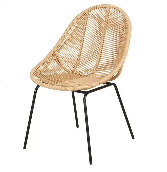 Oferta de Chaise de jardin en acier noir et résine recyclée beige por 99,99€ en Maisons du Monde