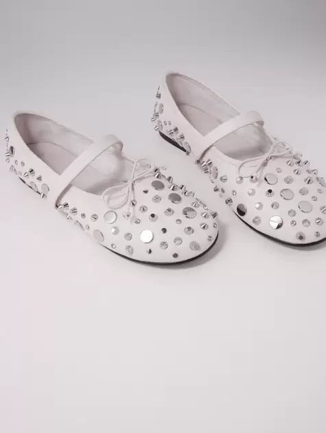 Oferta de Manoletinas punk por 177€ en Maje