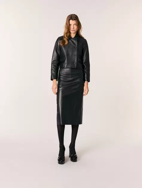 Oferta de Chaqueta corta de piel por 364€ en Maje