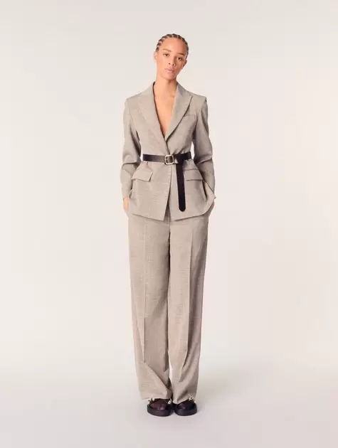 Oferta de Chaqueta sastre con cinturón por 237€ en Maje