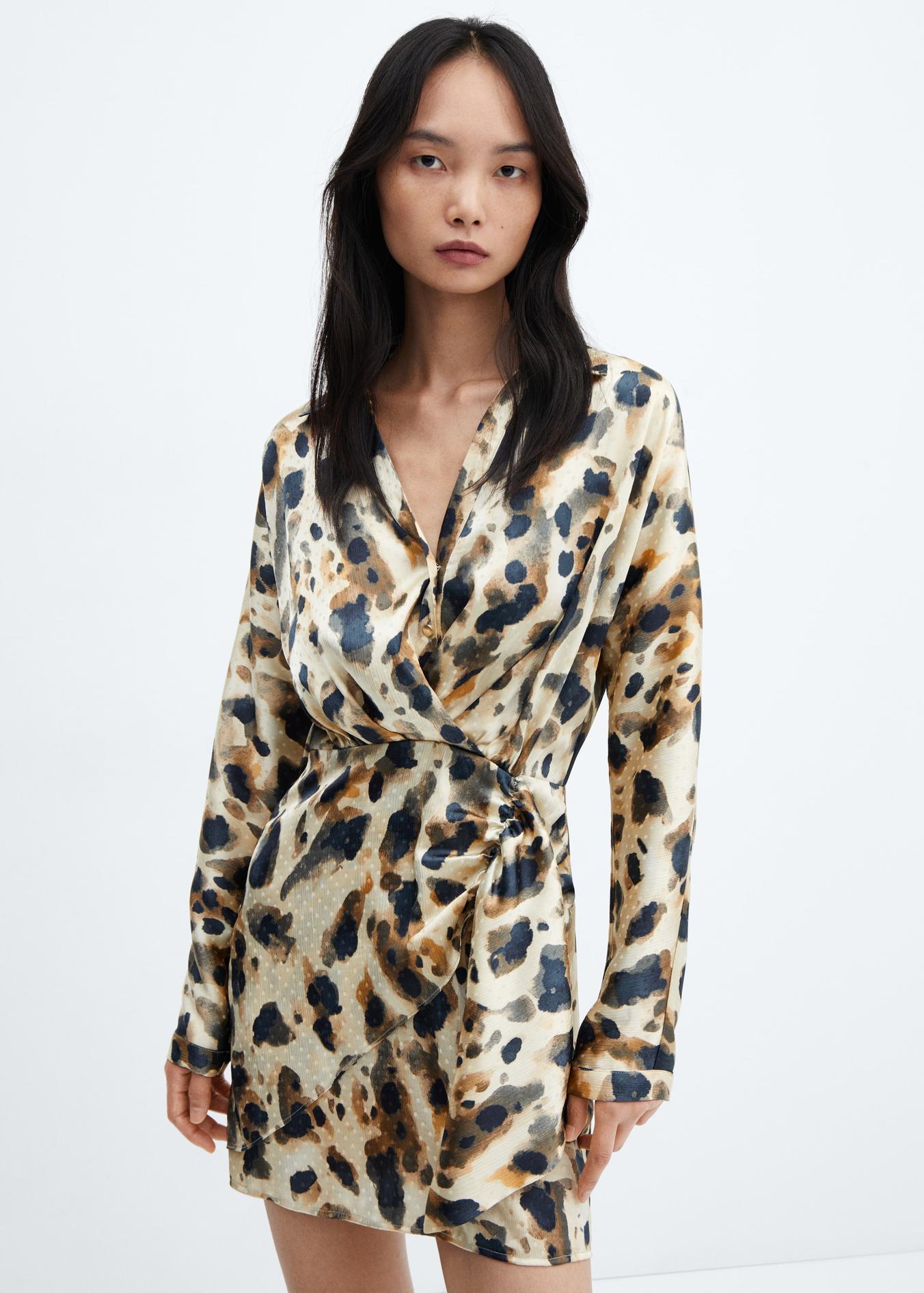 Oferta de Vestido satinado leopardo por 12,99€ en MANGO