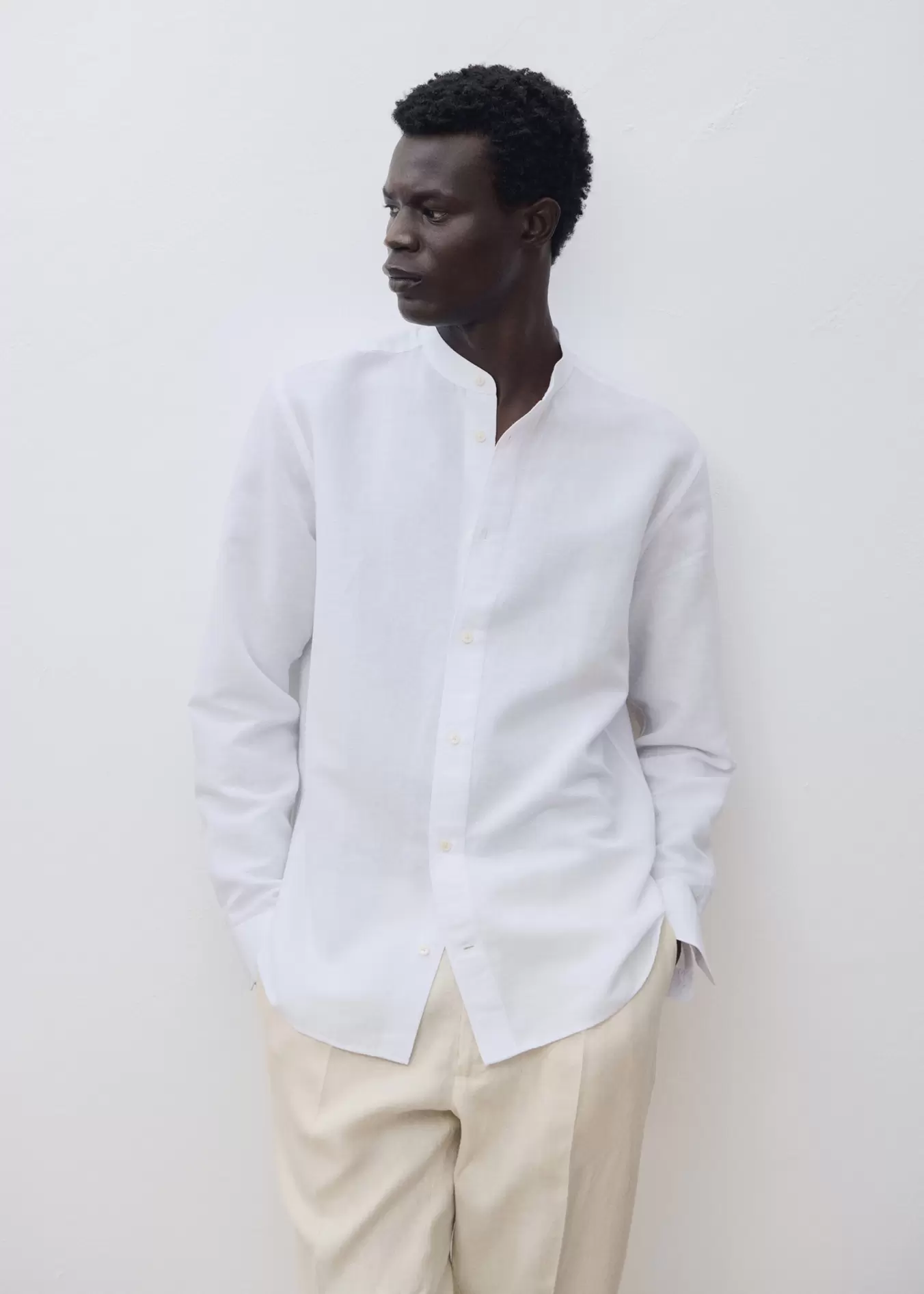 Oferta de Camisa lino cuello mao por 39,99€ en MANGO