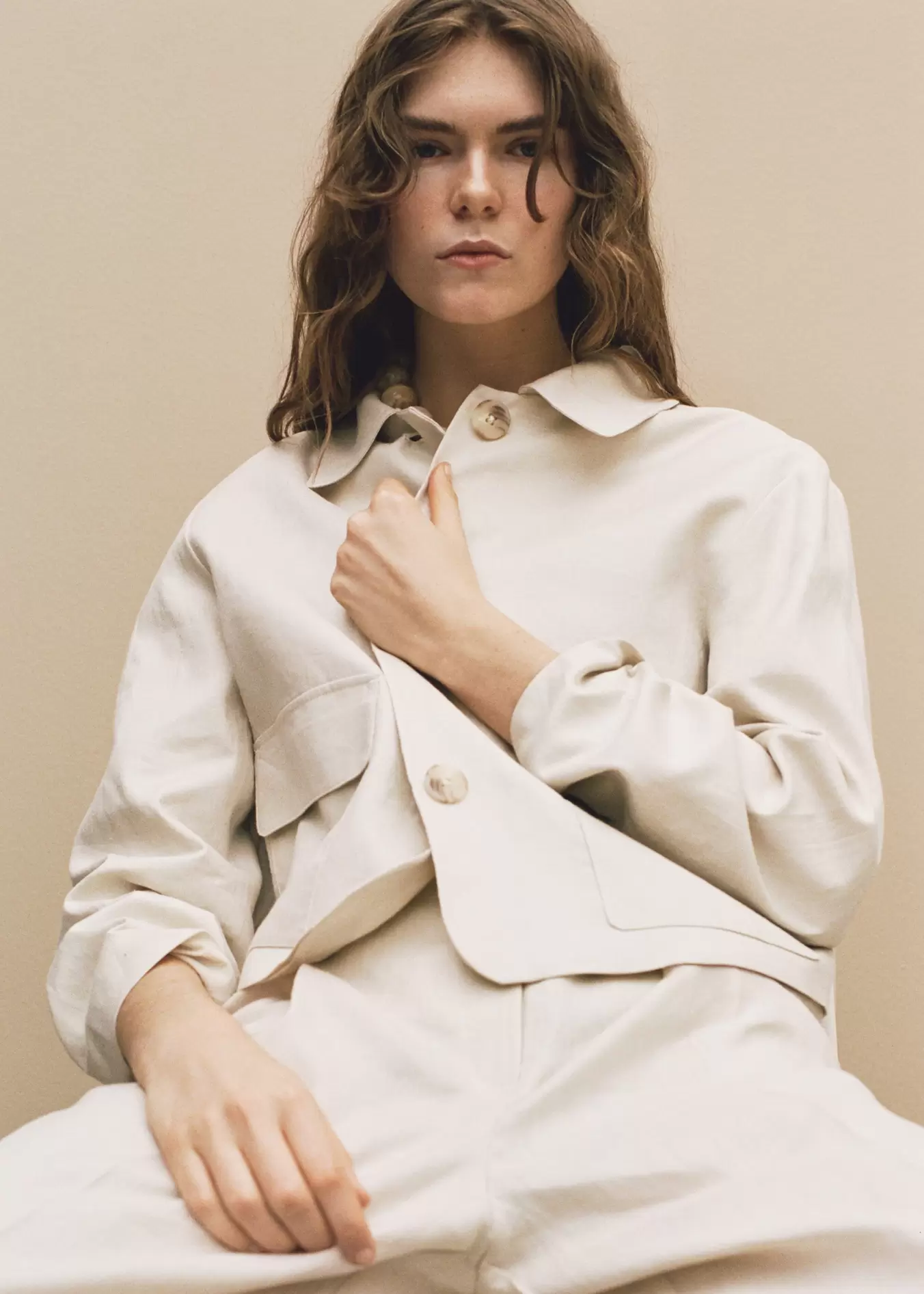 Oferta de Chaqueta lino bolsillos por 59,99€ en MANGO