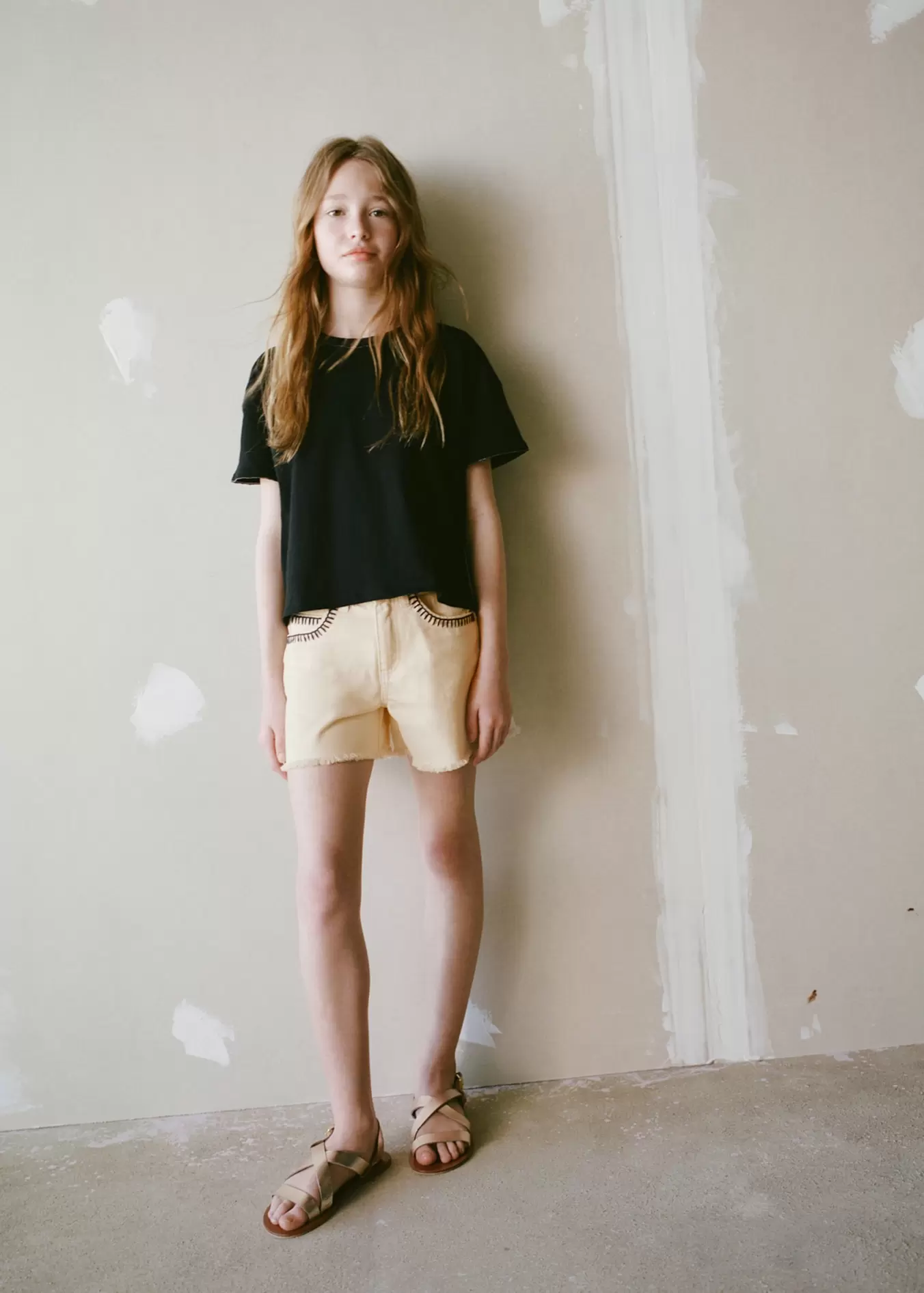 Oferta de Camiseta detalle abalorios por 10,99€ en MANGO