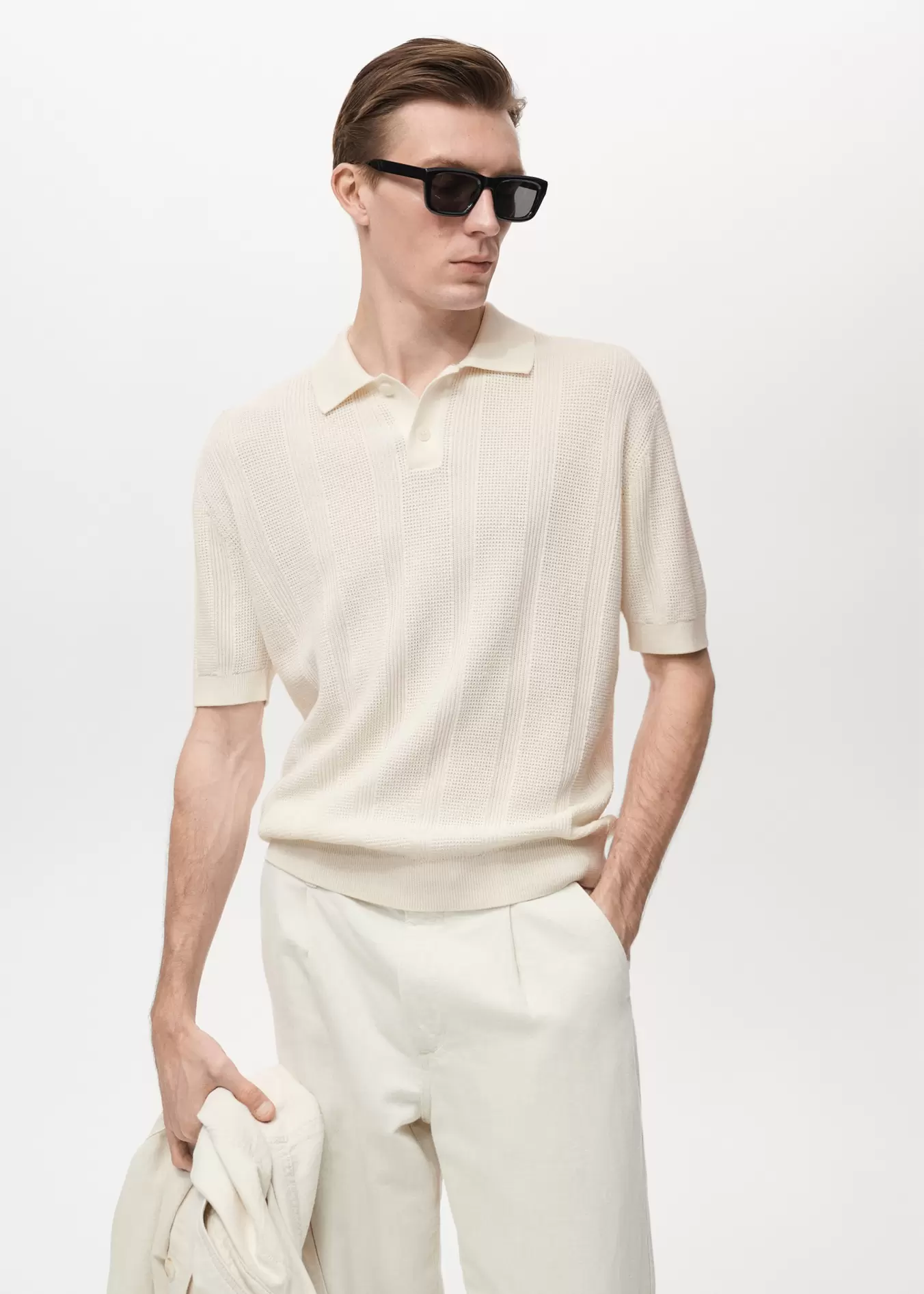 Oferta de Polo punto calado estructura rayas por 35,99€ en MANGO Man