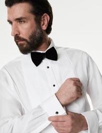 Oferta de Camisa de vestir de corte sastre de algodón premium con puño doble por 65€ en Marks & Spencer