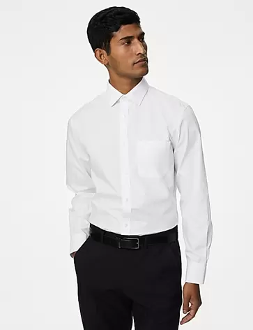 Oferta de Pack de 3 camisas de manga larga de ajuste estándar de planchado fácil por 65€ en Marks & Spencer