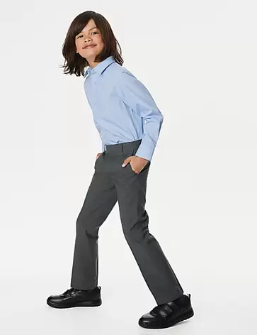 Oferta de Pack de 2 pantalones escolares slim para chicos (2-18 años) por 17€ en Marks & Spencer