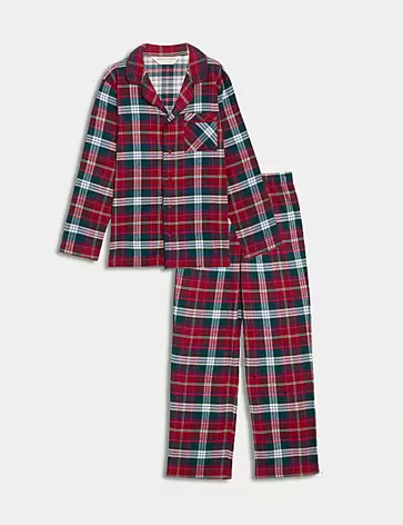 Oferta de Pijama infantil familiar navideño de cuadros (1-16 años) por 22€ en Marks & Spencer