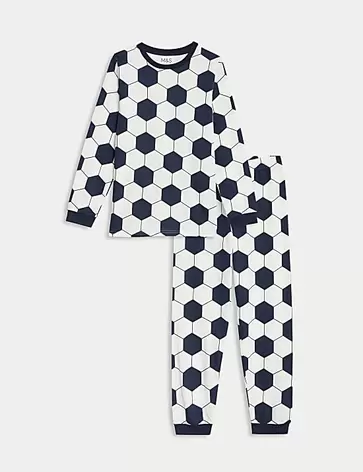 Oferta de Pijama 100% algodón con diseño de fútbol (7-14 años) por 16€ en Marks & Spencer