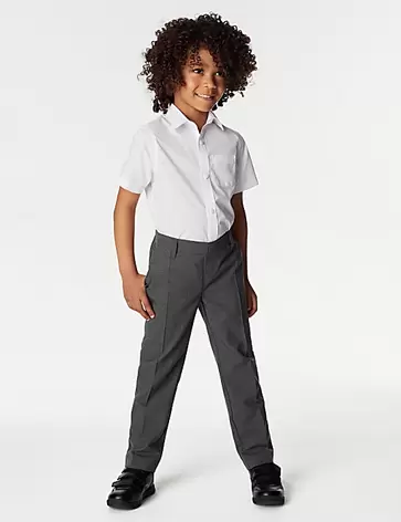 Oferta de Pack de 2 pantalones escolares regular para chicos (2-18 años) por 17€ en Marks & Spencer