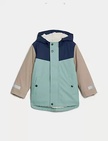 Oferta de Abrigo estilo pescador Stormwear™ con capucha (2-8 años) por 46€ en Marks & Spencer