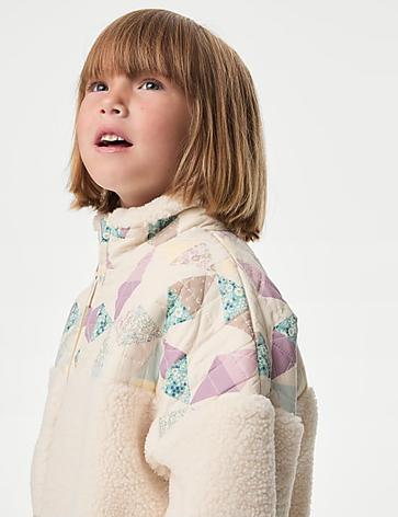 Oferta de Chaqueta Borg de patchwork (2-8 años) por 37€ en Marks & Spencer