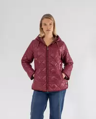 Oferta de PARKA CON CAPUCHA Y VIVOS EN CONTRASTE GRANATE por 79,99€ en October