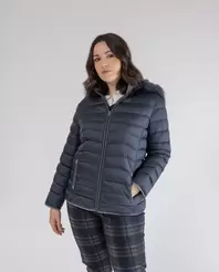 Oferta de PARKA CON VIVO EN CONTRASTE AZUL MEDIO por 79,99€ en October