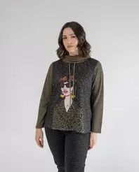 Oferta de SUDADERA ESTAMPACION ANIMAL Y CHICA EN DELANTERO CAQUI por 39,99€ en October