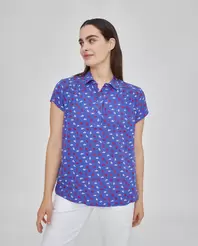 Oferta de BLUSA CUELLO SOLAPA CON MANGA CORTA AZUL MARINO por 25,99€ en October