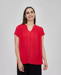 Oferta de BLUSA CUELLO MAO Y MANGA CORTA CON BORDADO AL TONO ROJO por 35,99€ en October