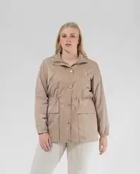 Oferta de PARKA CAPUCHA DESMONTABLE Y CINTURA AJUSTABLE CAMEL por 69,99€ en October