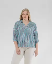 Oferta de BLUSA ESTAMPADA CUELLO SOLAPA Y MANGA TRES CUARTOS AZUL por 32,99€ en October